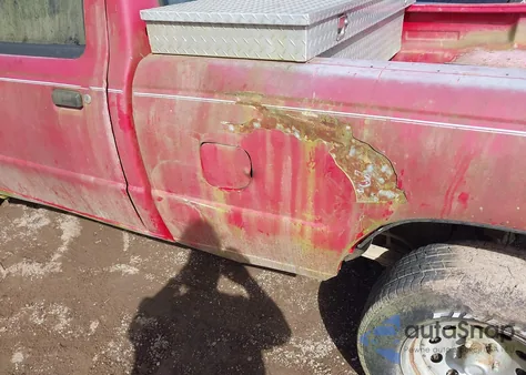 1994 Mazda B3000 z USA, uszkodzony, nr VIN 4F4CR12U4RTM07508